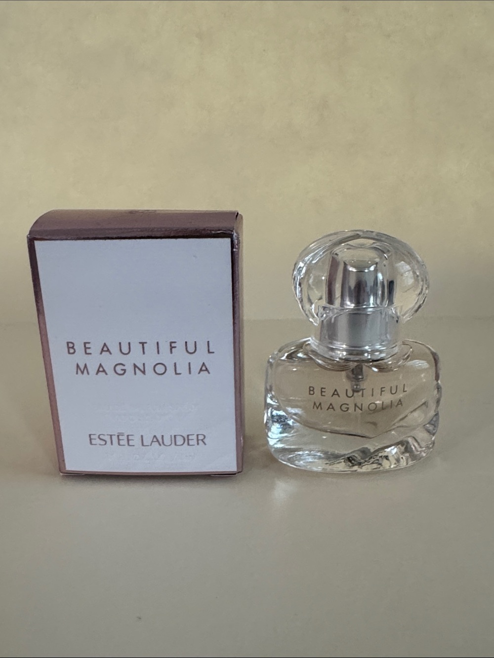 ESTEE LAUDER Beautiful Magnolia Mini Purse Travel Collectible Size 0.14oz NIB